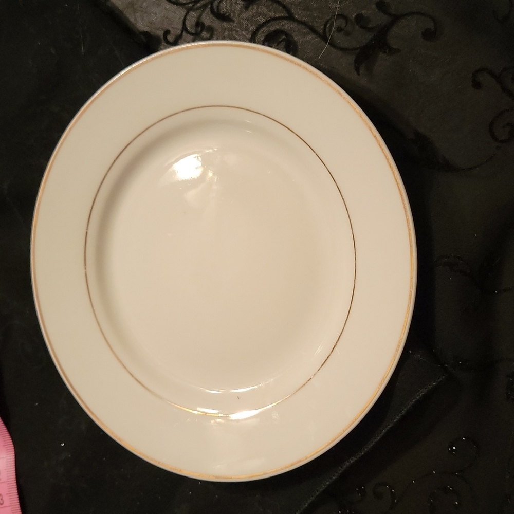 Set of 2 Gibson Housewares Plates
